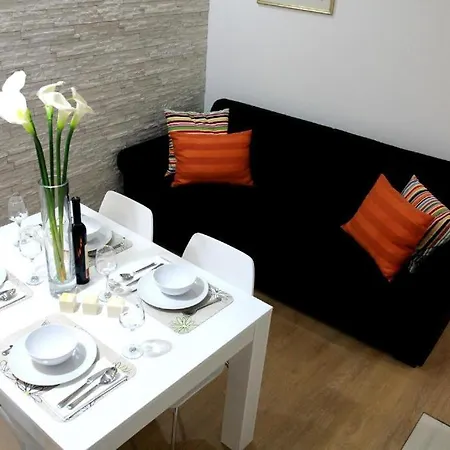 Bruna With Balcony Apartment *