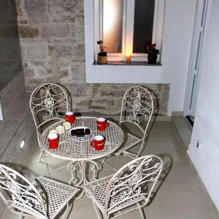 Bruna With Balcony Apartment *